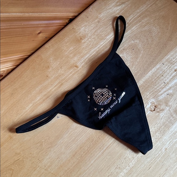 Victoria’s Secret Happy New Year V String Thong - Picture 3 of 11